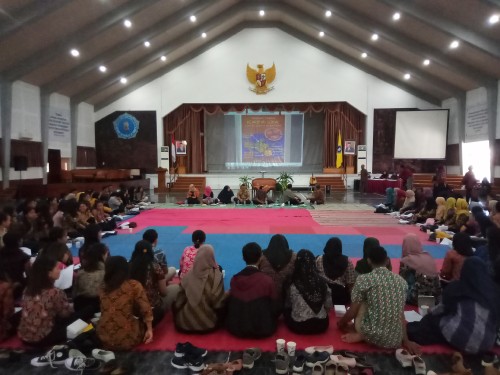 Sarasehan Prodi Pendidikan Bahasa dan Sastra Indonesia di Unikama nampak terlihat gayeng (17/1/2020)