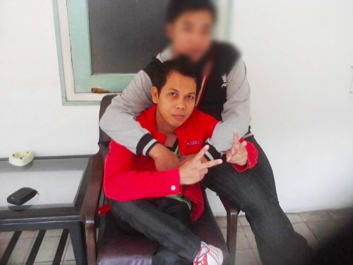 Hasan sering foto bersama lelaki dan memposting di akun media sosial miliknya (Foto : Istimewa)