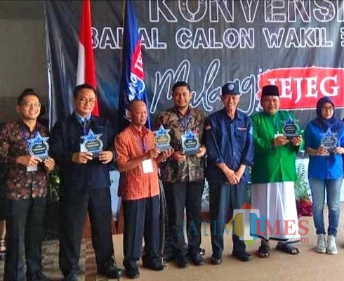 HM Yahya Arif (2 dari kanan) saat mengikuti konvensi balon Wabup jalur independen (dd nana)