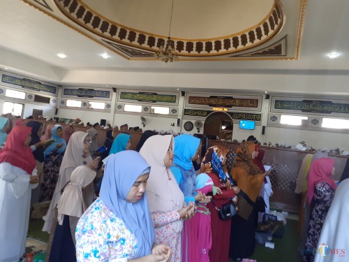 Suasana pengajian bulanan di Pondok Pesantren Bahrul Maghfiroh, Minggu (19/1) (Arifina Cahyanti Firdausi/MalangTIMES)