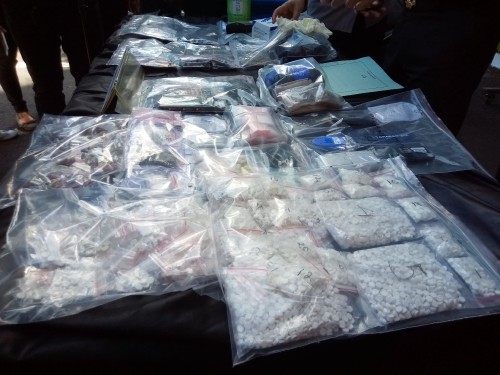 Ribuan pil dobel L dan Barnag bukti narkoba yang diamankan petugas (Anggara Sudiongko/MalangTIMES)