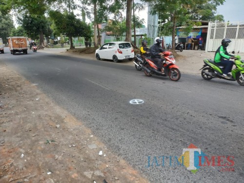 Tempat kejadian pertama mobil patroli Polsek Kedungkandang menabrak kendaraan warga sipil. (Hendra Saputra)