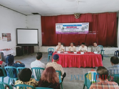 Sertifikasi dan serah terima pekerjaan Bantuan Pemerintah Untuk Masyarakat (BPM) Tahun 2019 di Kantor Kel Sananwetan. (Foto : Aunur Rofiq/BlitarTIMES)