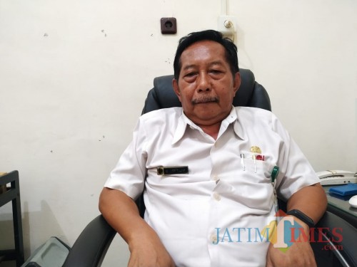 Kadisdukcapil Kabupaten Tulungagung, Justi Taufik Saat di kantornya / Foto : Anang Basso / Tulungagung TIMES