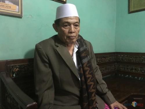 H Mustafid Abdurrahman selaku pengelola sekaligus pengasuh yayasan LKSA Darul Aitam, saat ditanya terkait tuntutan jaksa pembunuh begal (Foto : Ashaq Lupito / MalangTIMES)