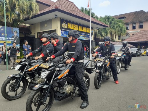 Tim Singo Arema Police Polresta Malang Kota saat akan melakukan patroli keliling wilayah Kota Malang. (Arifina Cahyanti Firdausi/MalangTIMES)