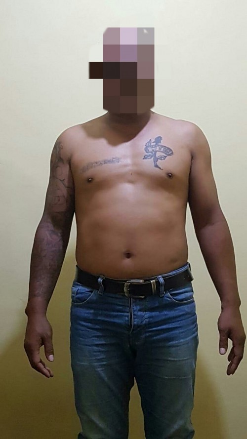 Tersangka Nanang Siswanto alias Jinang saat diamankan polisi karena kasus penganiayaan terhadap pemandu karaoke