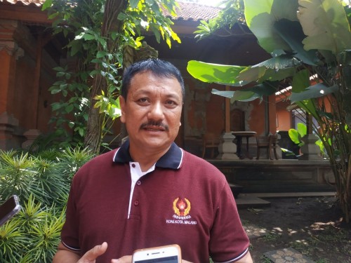 Ketua umum KONI Kota Malang, Eddy Wahyono (Hendra Saputra)