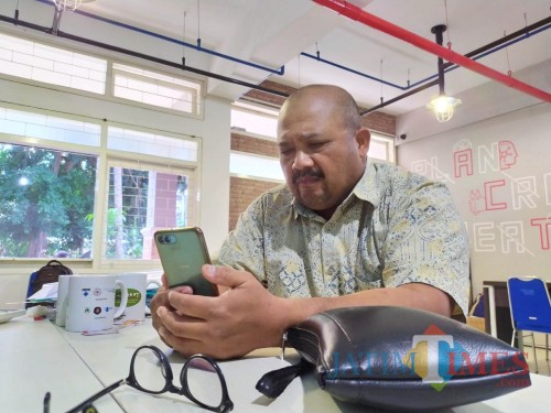 Dosen Fakultas Ekonomi Bisnis UB Didiet Afandi yang menempuh S3 di Huazhong University of Science and Technology di Wuhan, China. (Foto: Ima/MalangTIMES)