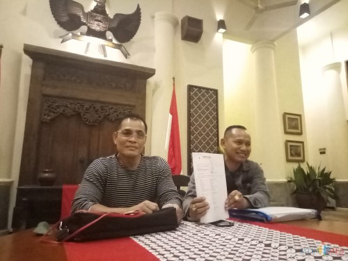 Pihak Tonny Hendrawan Tanjung (kiri) dan Agus Mulyo, Kuasa Hukum Tonny (Anggara Sudiongko/MalangTIMES)