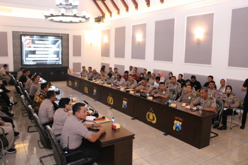Kunjungan studi banding Polresta Malang Kota ke Polrestabes Surabaya dalam upaya peningkatan predikat WBBM. (ist)