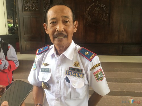 Kepala Dinas Perhubungan (Dishub) Kabupaten Malang, Hafi Lutfi, saat menjelaskan tentang potensi banyaknya parkiran liar (Foto : Ashaq Lupito / MalangTIMES)
