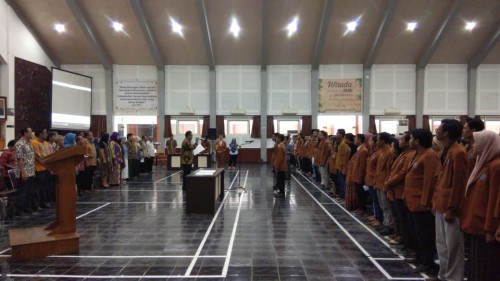 Suasana Pelantikan pengurus baru Ormawa Unikama yang dipimpin langsung Rektor Unikama Dr. Pieter Sahertian. (Foto: Dokumen MalangTIMES)