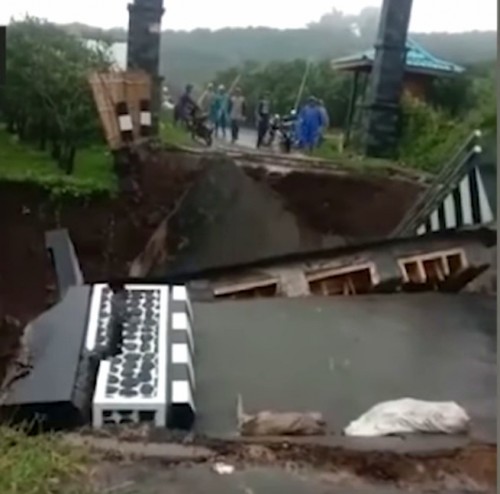 Jembatan Dau setelah ambrol. (dok MalangTimes)