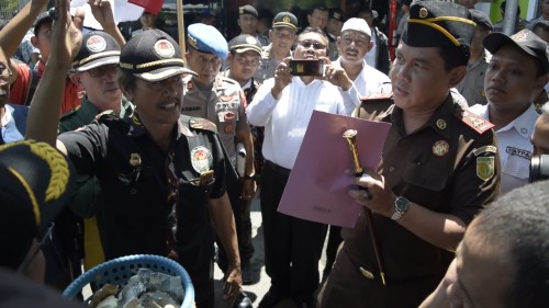 Kajari Trenggalek tolak uang sumbangan dari hasil ngamen peserta aksi demo