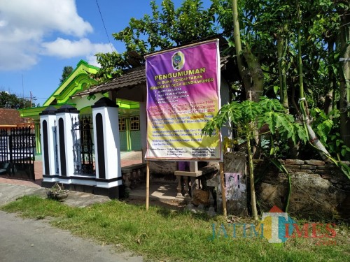 Banner pengumuman masih belum diturunkan (Foto: Anang Basso/ TulungagungTIMES)