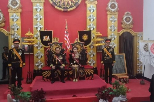 Raja dan Ratu Kerajaan Agung Sejagad.(Foto : Kompas.com)