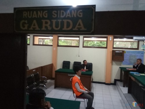 Sugeng Santoso saat menjalani persidangan dengan agenda pembacaan tuntutan (Anggara Sudiongko/MalangTIMES)