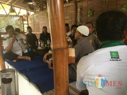 Ke-25 perwakilan PAC PKB se-Kabupaten Malang saat menjelaskan kriteria wakil bupati yang cocok mendampingi Sanusi dalam ajang Pilkada 2020 (Foto : Ashaq Lupito / MalangTIMES)
