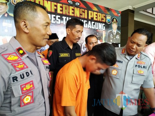 Roi Wantikno saat dirilis di Mapolres Tulungagung. / Foto : Anang Basso / Tulungagung TIMES