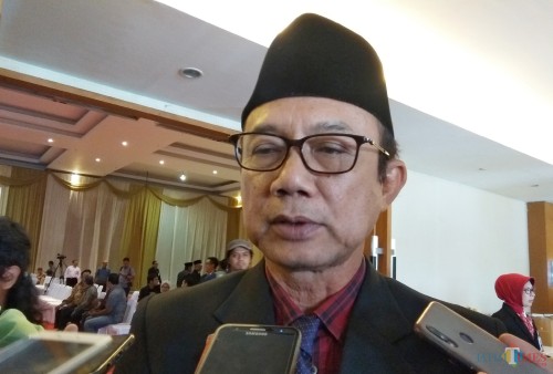 Plt Ketua PDIP Kabupaten Kediri Budi Sulistyono saat memberikan keterangan kepada awak media. (eko Arif s /JatimTimes)