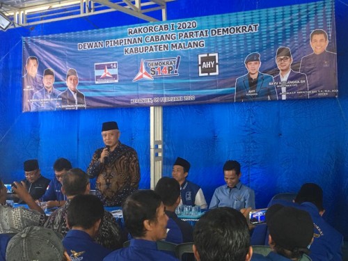 Bupati Malang HM Sanusi saat memberikan arahan ketika menghadiri agenda Rakorcab I DPC Partai Demokrat Kabupaten Malang (Foto : Ashaq Lupito / MalangTIMES)