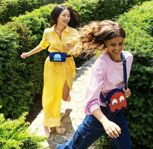 Tampilan tas jadul ala Pac-Man (Foto: instagram @kliping_id)