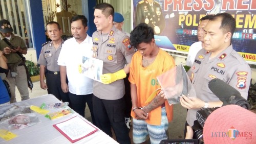 Kapolres Jember AKBP. Alfian Nurrizal didampingi Wakapolres saat menggelar pres conference terkait pembunuhan di Puger (foto: Moh. Ali Makrus/ JatimTIMES)