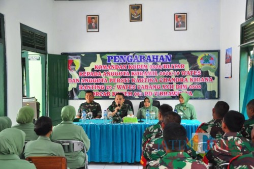 Dandim 0808/Blitar, Letkol Inf Kris Bianto saat menyampaikan pengaragan kepada anggotanya.(Foto : Team BlitarTIMES)