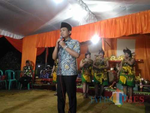 Bupati Lumajang H. Thoriqul Haq ketika berada di Bedayu Talang Senduo (Foto : Moch. R. Abdul Fatah / Jatim TIMES)