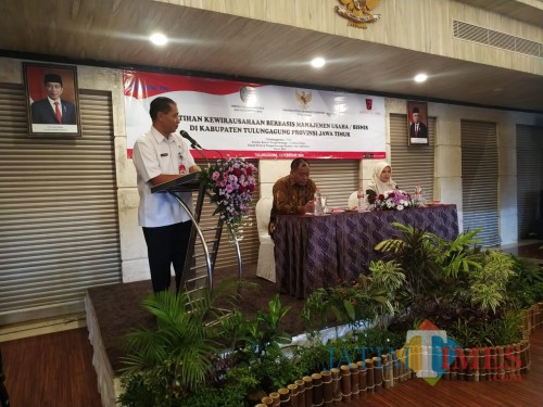 Kepala Dinas Koperasi dan UMKM Tulungagung, Slamet Sunarto saat memberikan sambutan. (Foto: Anang Basso/TulungagungTIMES)