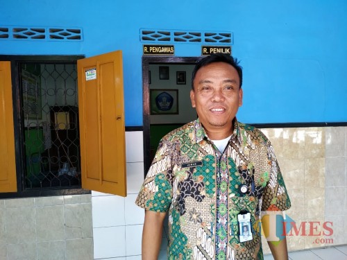 Jumarli Kasek SD Negeri 3 Besole / Foto : Anang Basso / Tulungagung TIMES