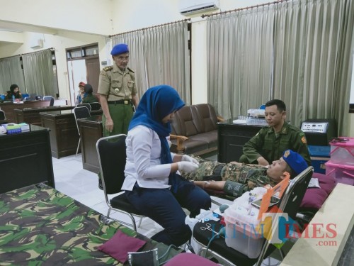 Baksos donor darah digelar Menwa Unisba Blitar dan IARMI (Foto: Aunur Rofiq/BlitarTIMES)