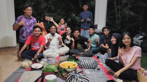 Komunitas Ataretan saat bersua foto berdama