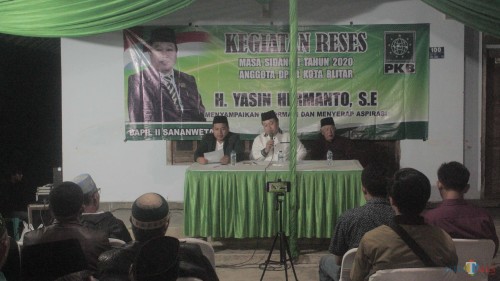Reses Wakil Ketua DPRD Kota Blitar Yasin Hermanto di Jl Suryat (Foto: Aunur Rofiq/ BlitarTIMES)