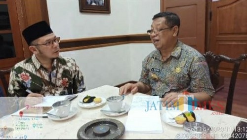 Bupati Tulungagung Maryoto Birowo bersama Asisten Deputy Kewirausahaan Kementerian Koperasi dan UMKM Republik Indonesia / Foto : Eko Puguh / Tulungagung TIMES