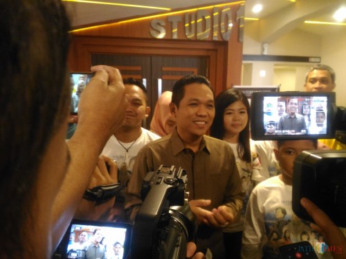Konferensi Pers usai nonton perdana film Mahameru (Foto : Moch. R. Abdul Fatah / Jatim TIMES)