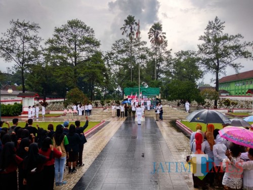 Deklarasi Hari Cinta Tanah Air di TMP Raden Wijaya Kota Blitar.(Foto : Malik Naharul/BlitarTIMES)