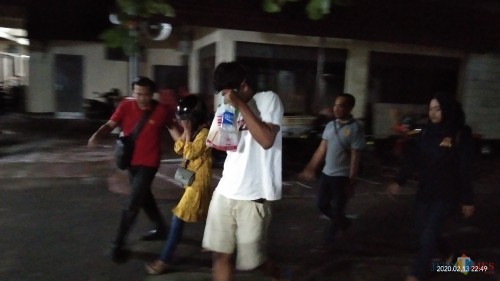 Salah satu pasangan saat dibawa ke Mapolres Tulungagung. (Foto: Joko Pramono/Jatim Times)