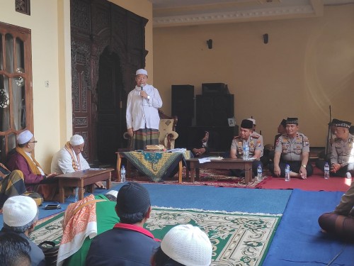 KH Saifuddin Zuhri saat memberikan sambutannya menyambut Kaporesta Malang Kota, Kombespol Leo Simarmata. (Foto: Istimewa)