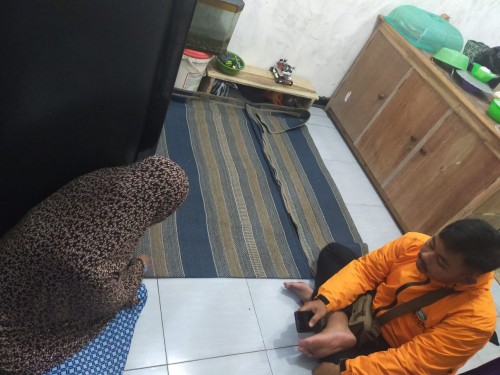 Pewarta Saat Mewawancarai Ibu W.