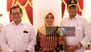 Bupati Kediri Hj Haryanti Sutrisno bersama para menteri saat di Pendopo Kabupaten Kediri.(Eko Arif S /JatimTimes)