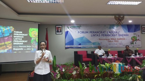 Kepala Badan Perencanaan Pembangunan Daerah (Bappeda) Kota Malang, Dwi Rahayu (Pipit Anggraeni/MalangTIMES).