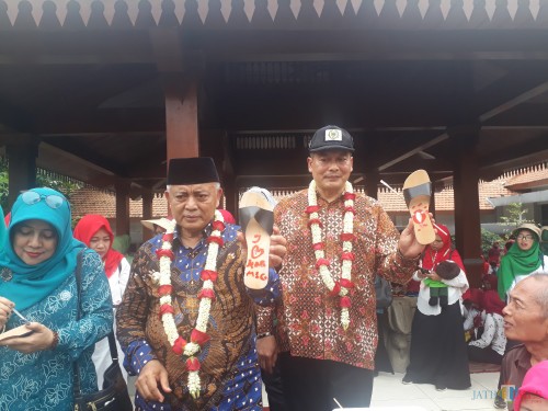 Bupati Malang HM. Sanusi didampingi Ketua DPRD Kabupaten Malang di Musium Singhasari pada rangakaian acara Gema Desa. (Foto: Tubagus Achmad/MalangTimes)