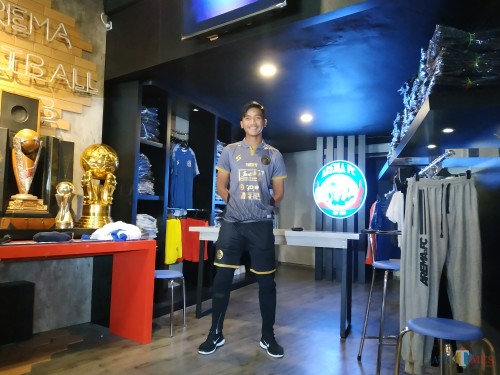 Jayus Hariono saat mengenakan jersey ketiga musim 2020 (Hendra Saputra)
