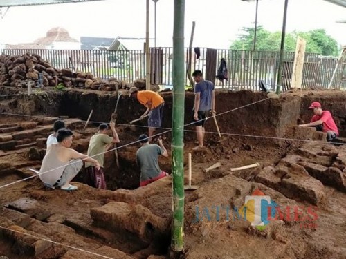 Penemuan sumuran di situs Desa Pendem Kecamatan Junrejo.