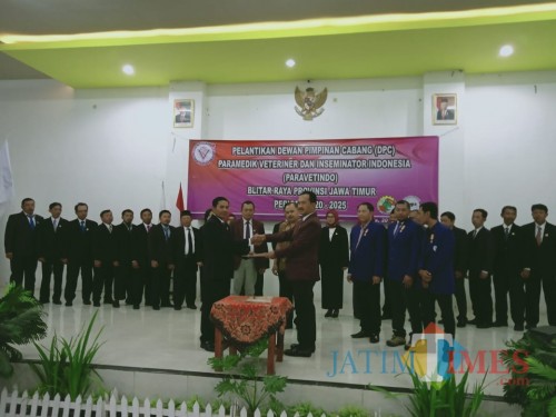 Pengukuhan pengurus DPC Paravetindo Blitar Raya.(Foto : Aunur Rofiq/BlitarTIMES)