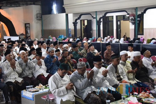 Berbagai Tokoh, dan Ribuan Warga Hadiri Tahlil 7 Hari Wakil Wali Kota Kediri (Foto: Bambang Setioko/ JatimTIMES)