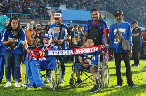 Penyandang difabel yang setia menonton Arema FC di Stadion Kanjuruhan. (Official Arema FC)