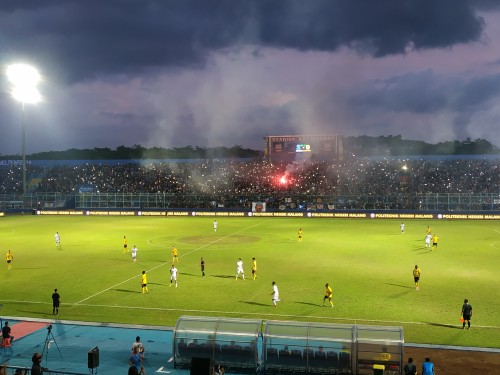 Suasana pertandingan antara Arema FC melawan Barito Putera (Hendra Saputra)